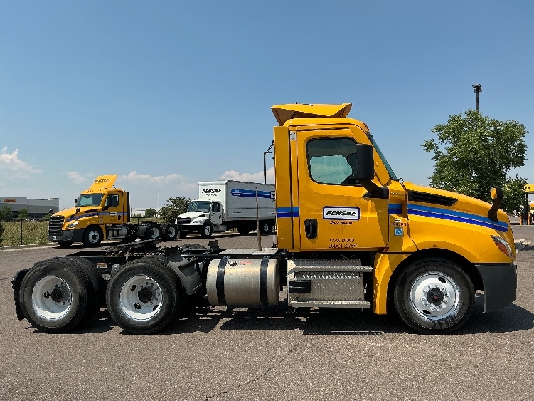2022 Freightliner Cascadia in Denver, CO — photo 8