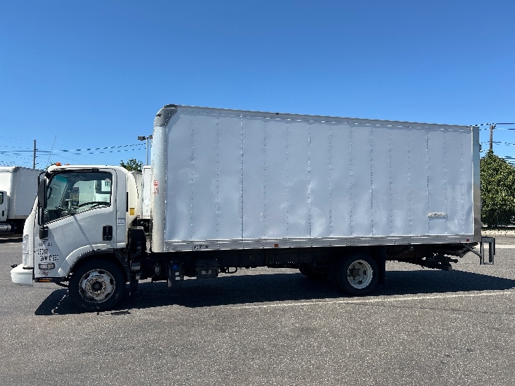 2021 Isuzu NQR in West Babylon, NY — photo 4