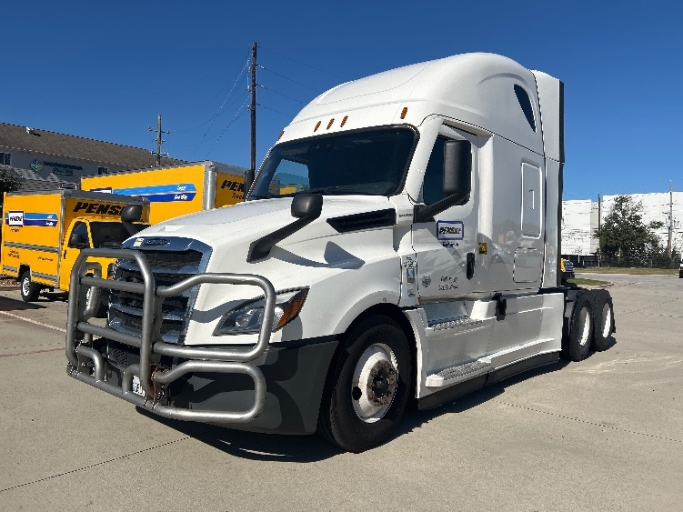 2022 Freightliner Cascadia in Houston, TX — photo 3