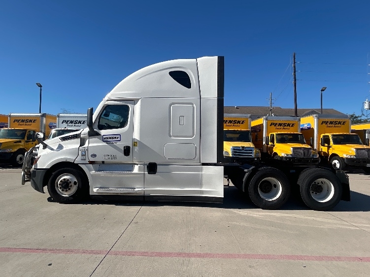 2022 Freightliner Cascadia in Houston, TX — photo 4