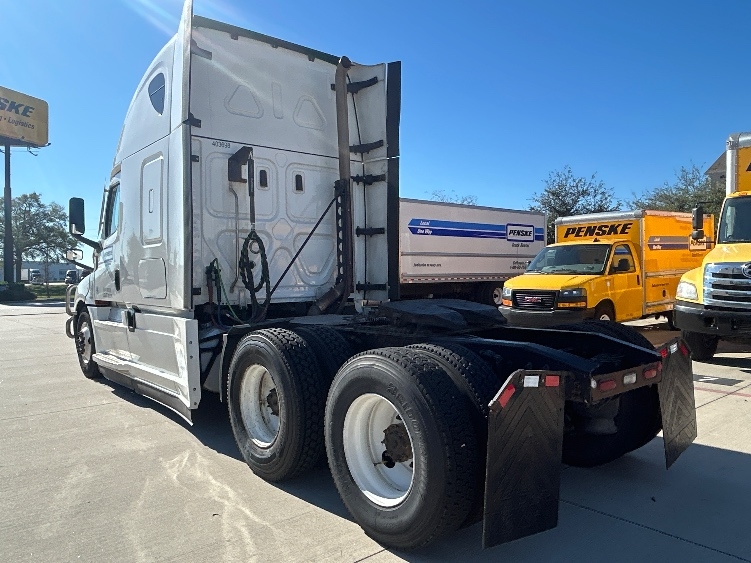 2022 Freightliner Cascadia in Houston, TX — photo 5
