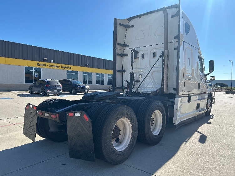 2022 Freightliner Cascadia in Houston, TX — photo 7