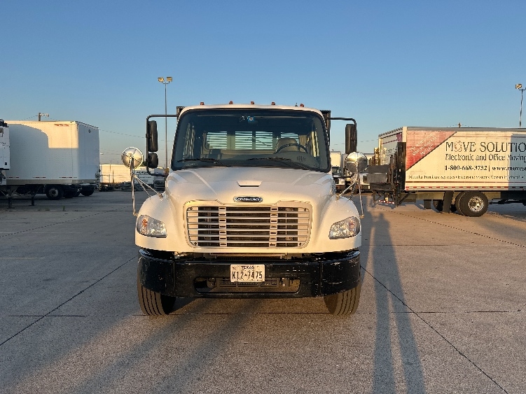 2022 Freightliner eM2 in Dallas, TX — photo 2