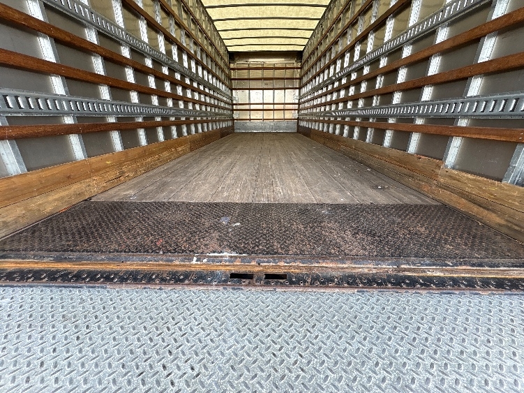 2022 Freightliner eM2 in Bryan, TX — photo 10