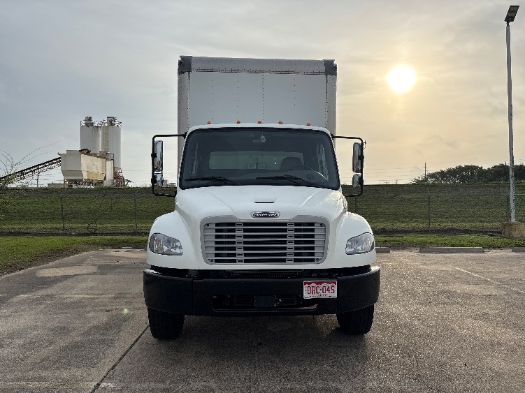 2022 Freightliner eM2 in Bryan, TX — photo 2