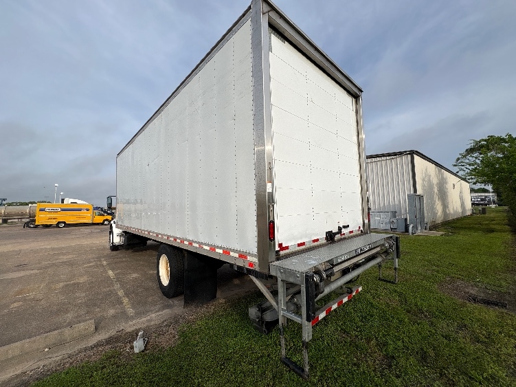 2022 Freightliner eM2 in Bryan, TX — photo 6