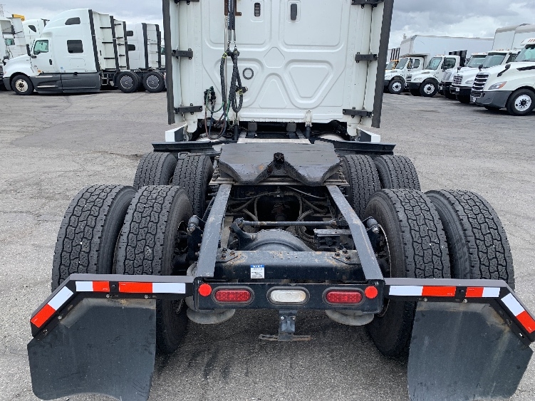 2022 Freightliner Cascadia in Torrance, CA — photo 6