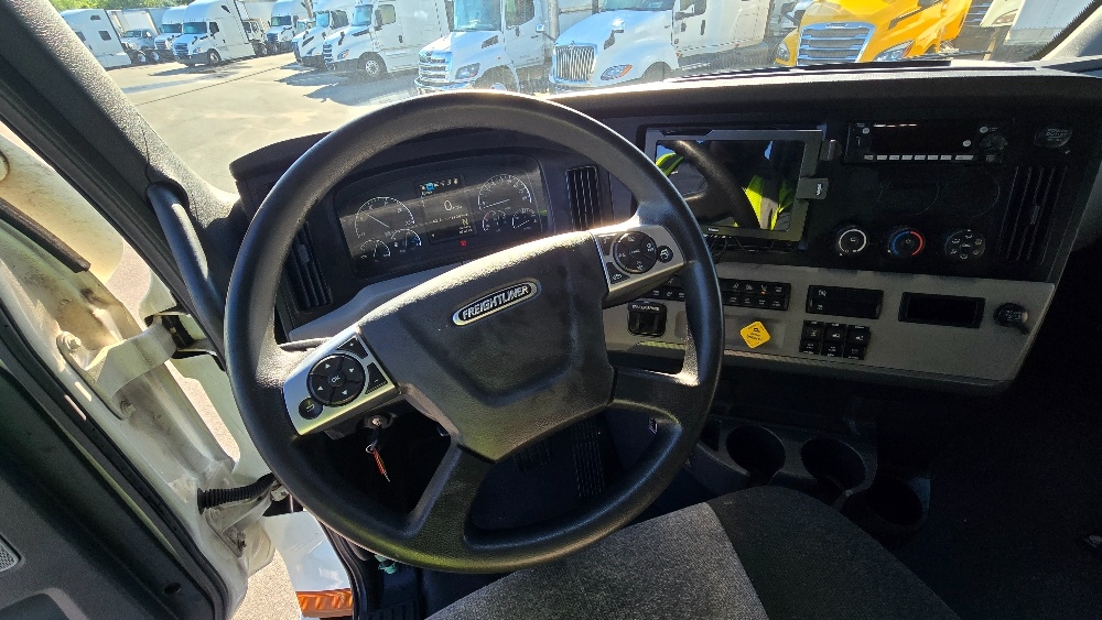 2022 Freightliner Cascadia in Greensboro, NC — photo 10