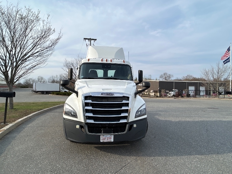 2022 Freightliner Cascadia in Fitchburg, MA — photo 2