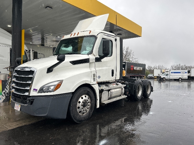 2022 Freightliner Cascadia in Londonderry, NH — photo 3