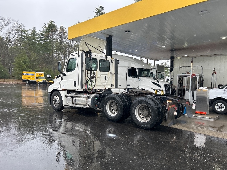 2022 Freightliner Cascadia in Londonderry, NH — photo 5