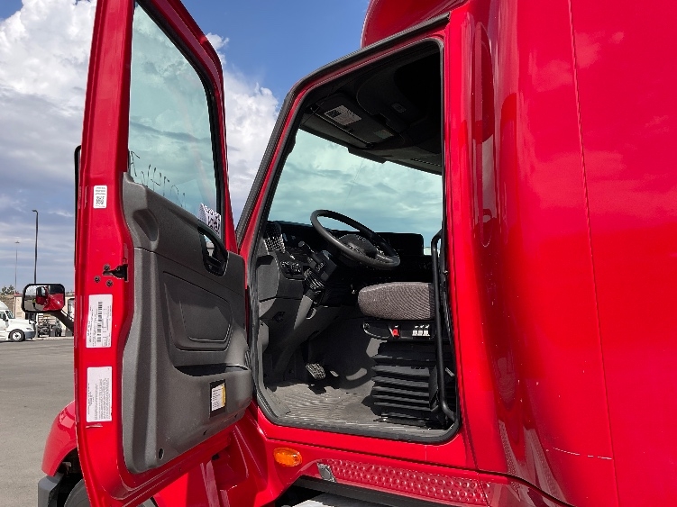 2022 International LT in La Porte, IN — photo 9