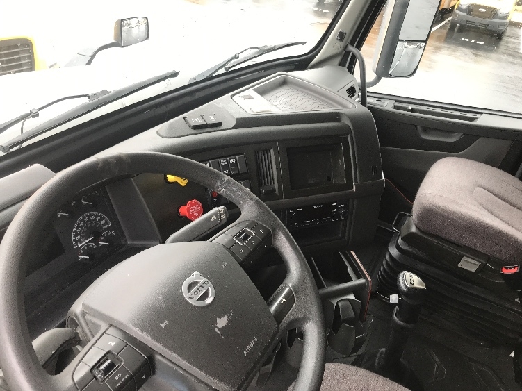 2022 Volvo VNL 760 in Bensalem, PA — photo 10