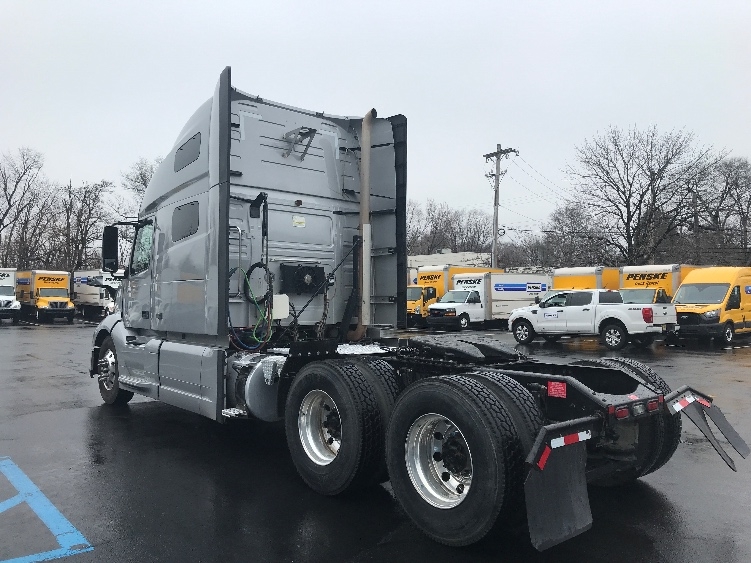 2022 Volvo VNL 760 in Bensalem, PA — photo 5