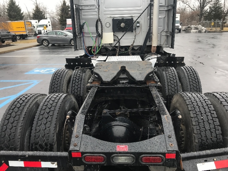 2022 Volvo VNL 760 in Bensalem, PA — photo 6