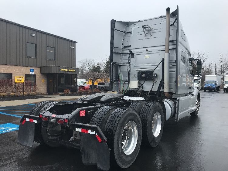 2022 Volvo VNL 760 in Bensalem, PA — photo 7