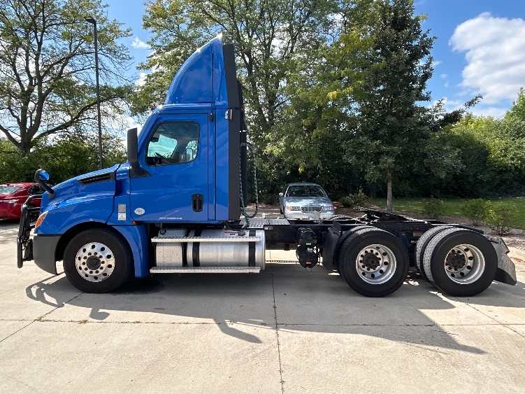 2022 Freightliner Cascadia in La Porte, IN — photo 4