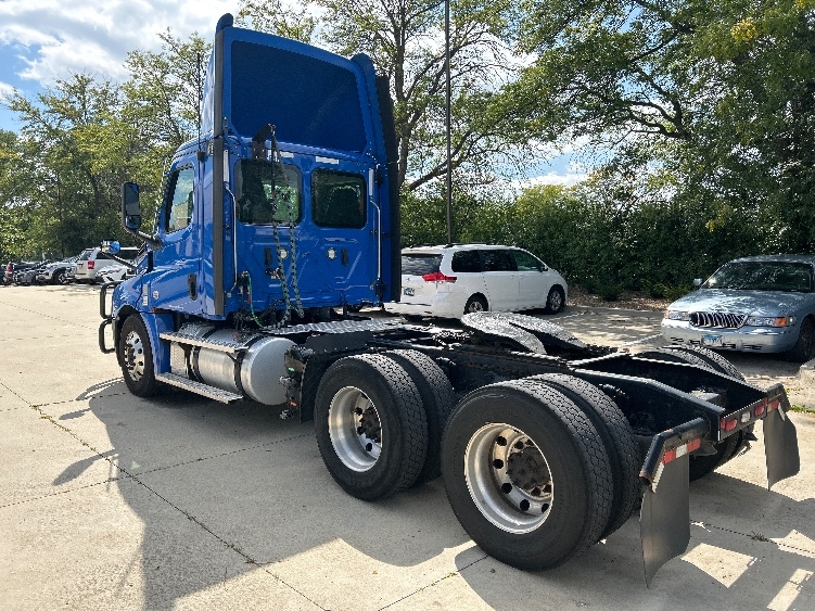 2022 Freightliner Cascadia in La Porte, IN — photo 5