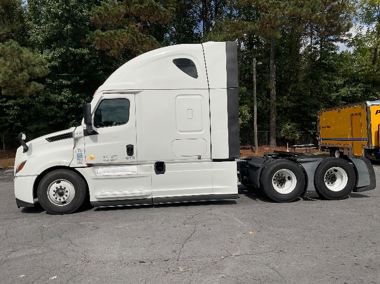 2022 Freightliner Cascadia in La Porte, IN — photo 4
