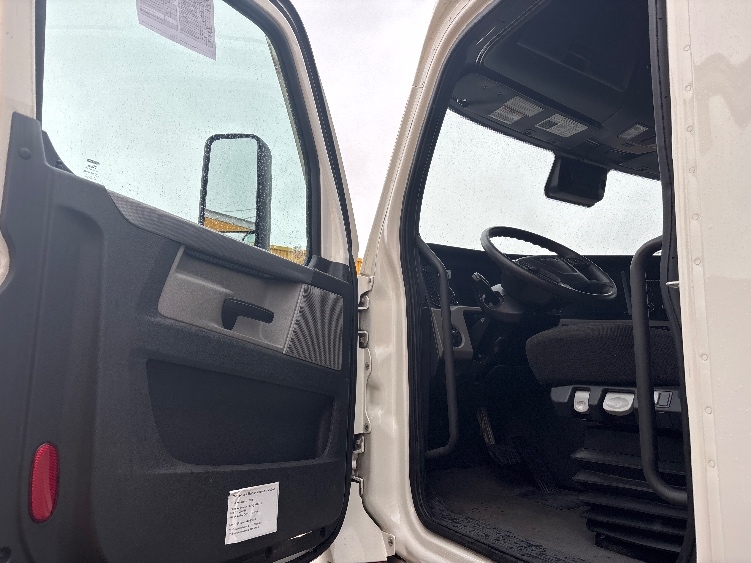 2022 Freightliner Cascadia in West Valley City, UT — photo 9