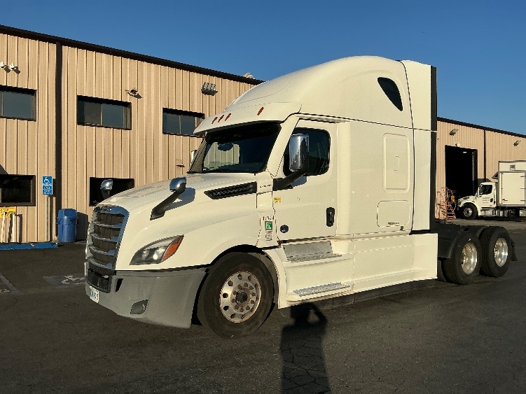 2022 Freightliner Cascadia in Torrance, CA — photo 3