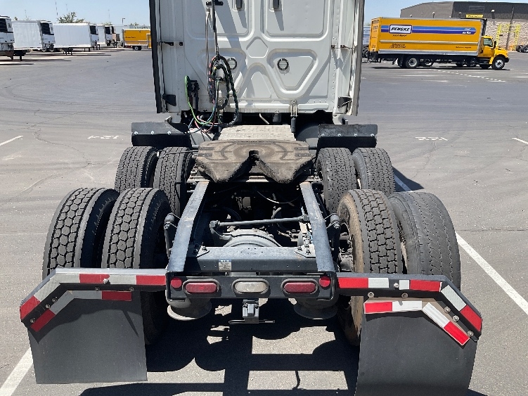 2022 Freightliner Cascadia in Phoenix, AZ — photo 6