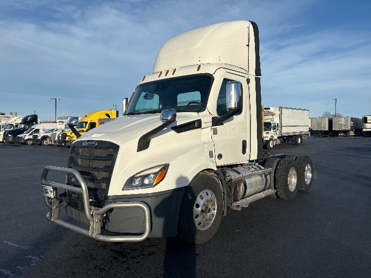 2022 Freightliner Cascadia in Lowell, AR — photo 3