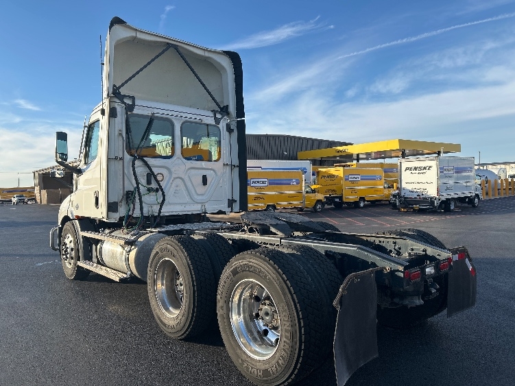 2022 Freightliner Cascadia in Lowell, AR — photo 5