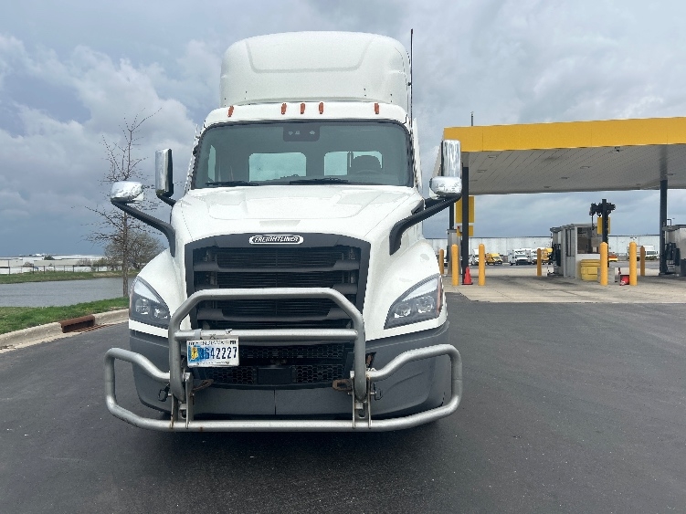 2022 Freightliner Cascadia in Windsor, WI — photo 2
