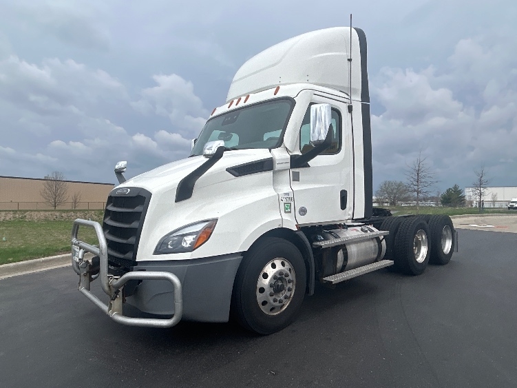 2022 Freightliner Cascadia in Windsor, WI — photo 3