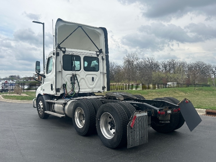 2022 Freightliner Cascadia in Windsor, WI — photo 5