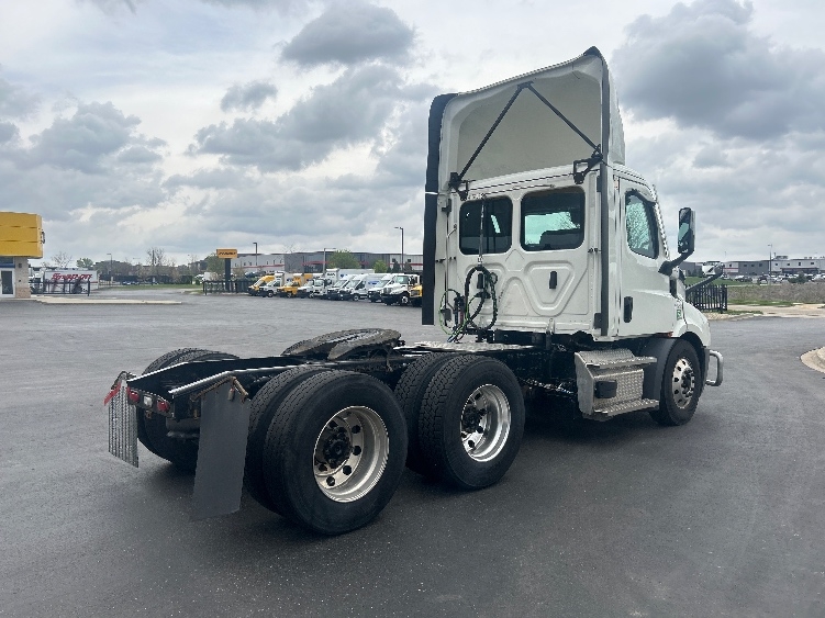 2022 Freightliner Cascadia in Windsor, WI — photo 7