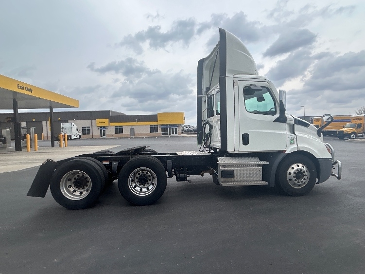 2022 Freightliner Cascadia in Windsor, WI — photo 8