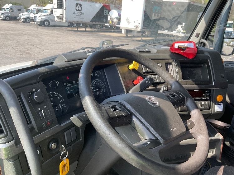 2022 Volvo VNL 760 in La Porte, IN — photo 10