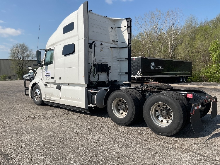 2022 Volvo VNL 760 in La Porte, IN — photo 5