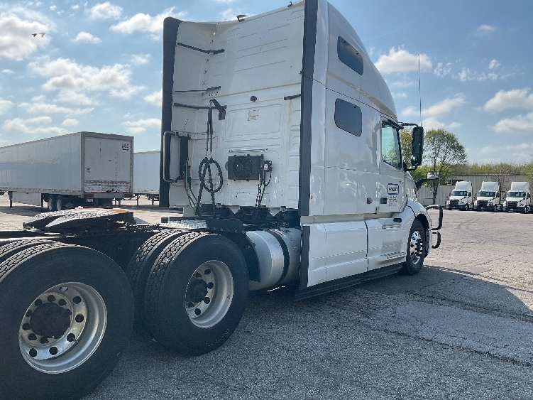 2022 Volvo VNL 760 in La Porte, IN — photo 7