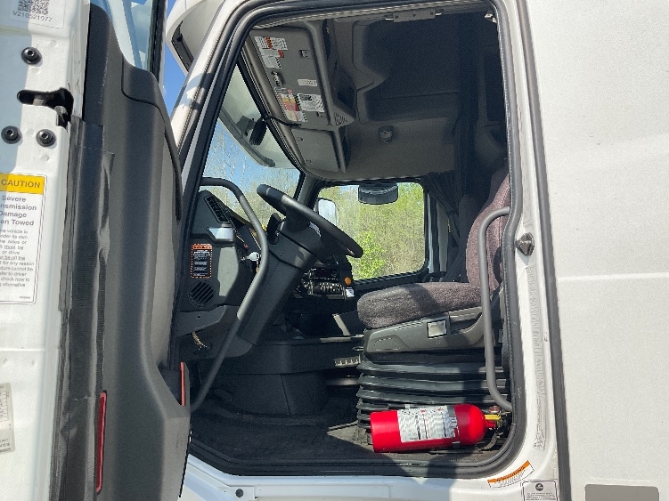 2022 Volvo VNL 760 in La Porte, IN — photo 9