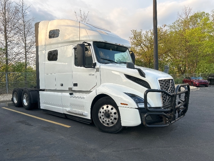 2022 Volvo VNL 760