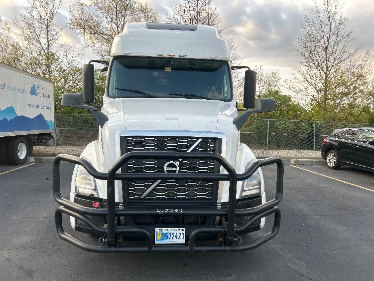 2022 Volvo VNL 760 in Akron, OH — photo 2