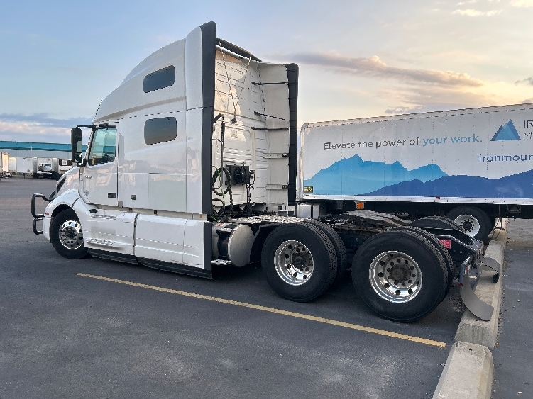 2022 Volvo VNL 760 in Akron, OH — photo 5