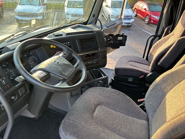 2022 Volvo VNL 760 in Concord, NC — photo 10