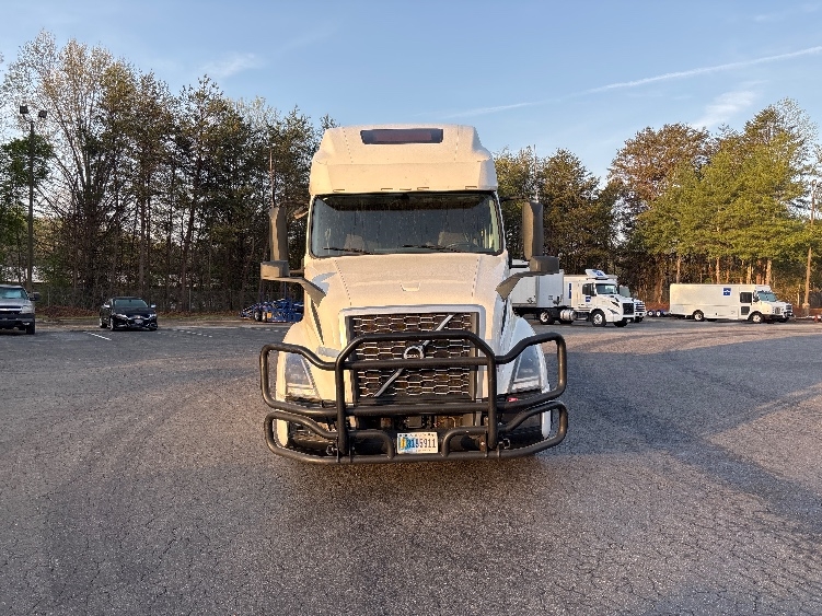2022 Volvo VNL 760 in Concord, NC — photo 2