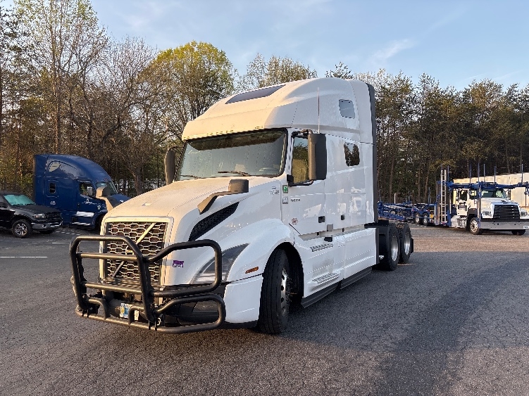 2022 Volvo VNL 760 in Concord, NC — photo 3