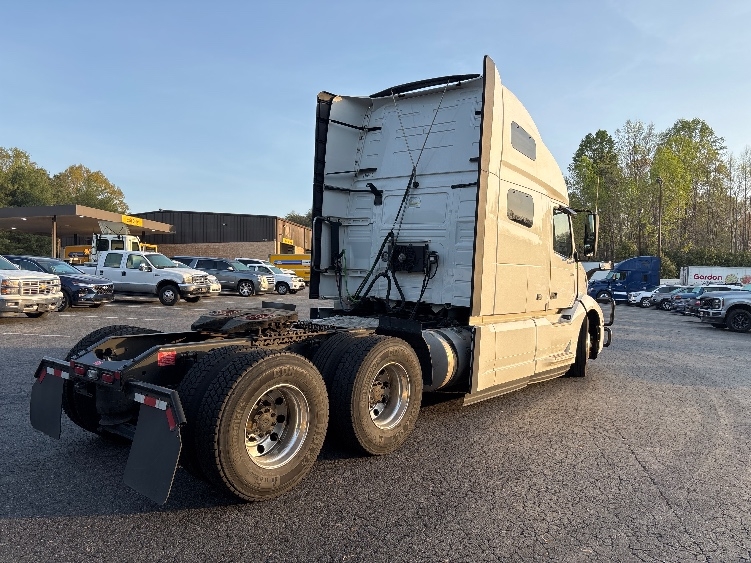 2022 Volvo VNL 760 in Concord, NC — photo 7