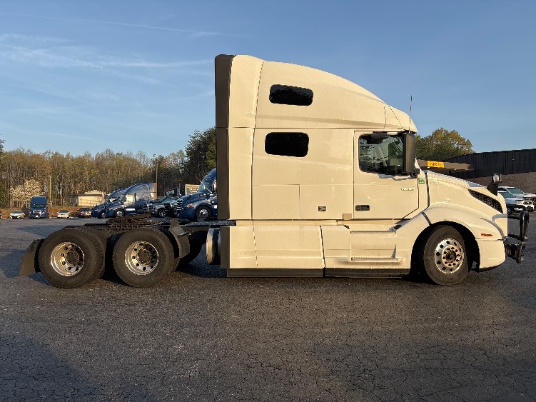 2022 Volvo VNL 760 in Concord, NC — photo 8