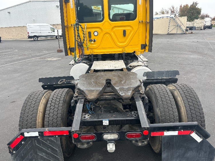 2022 Freightliner Cascadia in Jurupa Valley, CA — photo 6