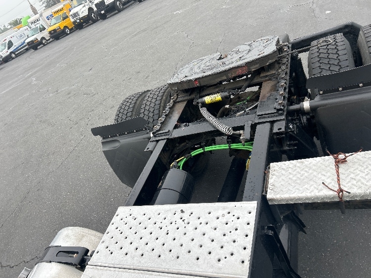 2022 Freightliner Cascadia in Sacramento, CA — photo 6