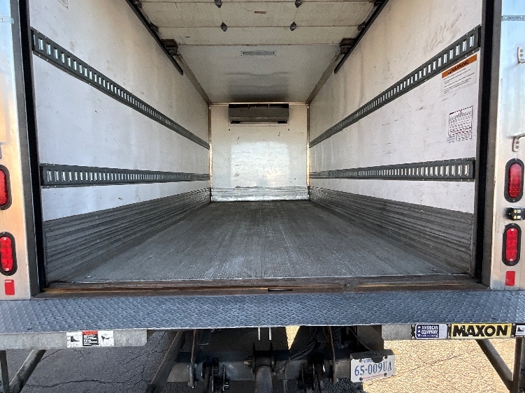 2022 Isuzu NRR in Manassas, VA — photo 10