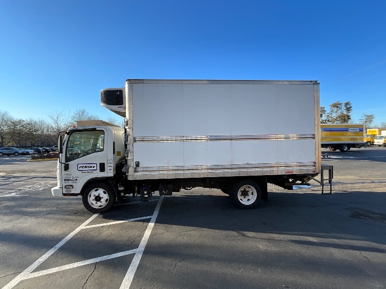 2022 Isuzu NRR in Manassas, VA — photo 4