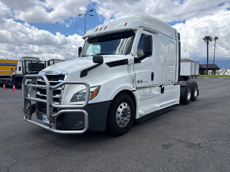 2022 Freightliner Cascadia in Fontana, CA — photo 3
